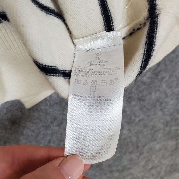 Banana Republic Sweater Womens Extra Small Merino Wool Novelty Kiss Valentine - Picture 3 of 9